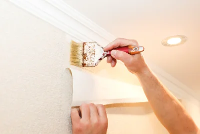 Pose de papier peint à Saillans — revêtements muraux et toiles de verre